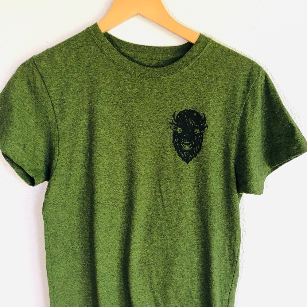 Mountain Khaki’s > Tribal Buffalo Logo Tree Green Tee > S